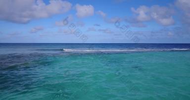 奢侈品无人机清洁视图夏天白色天堂沙子海滩阿卡蓝色的水背景色彩斑斓的